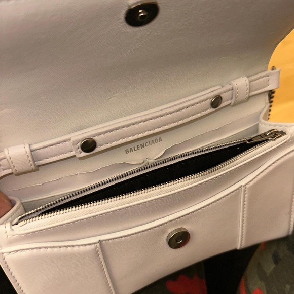 Authentic balenciag chain wallet bag - Picture 8 of 8